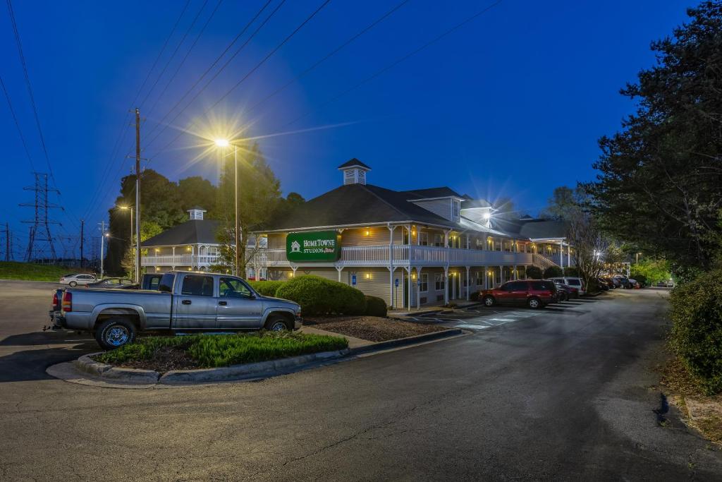 HomeTowne Studios by Red Roof Atlanta NE – Norcross South image 10