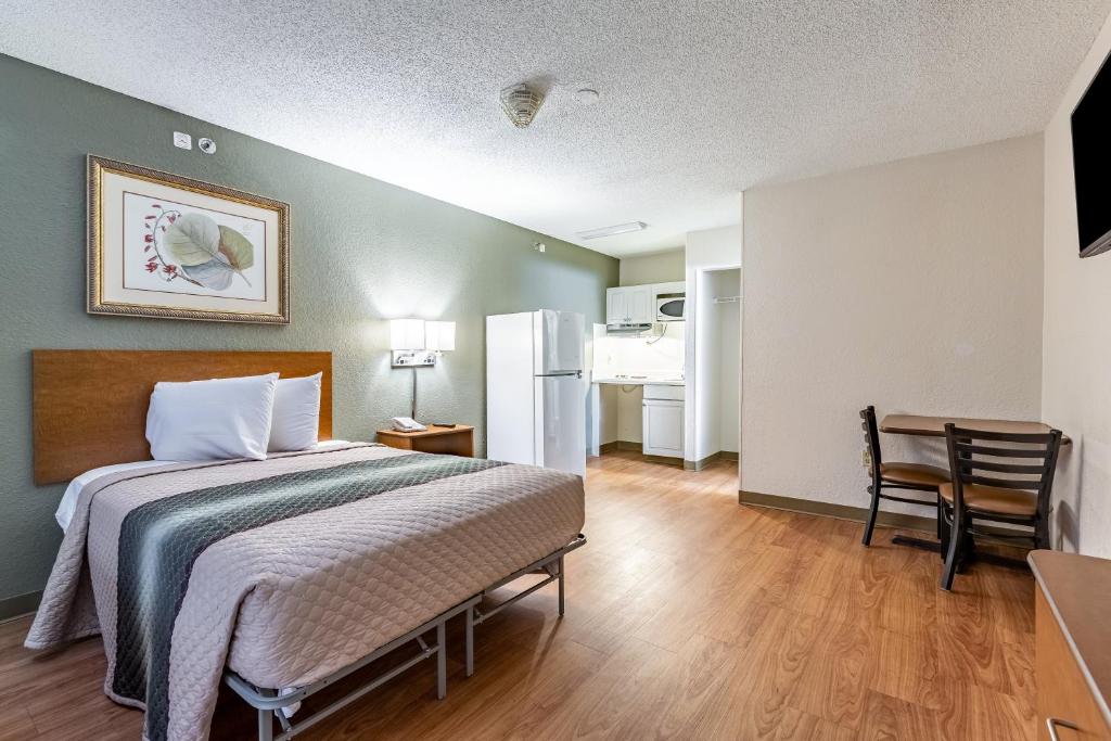 HomeTowne Studios by Red Roof Atlanta NE – Norcross South image 15