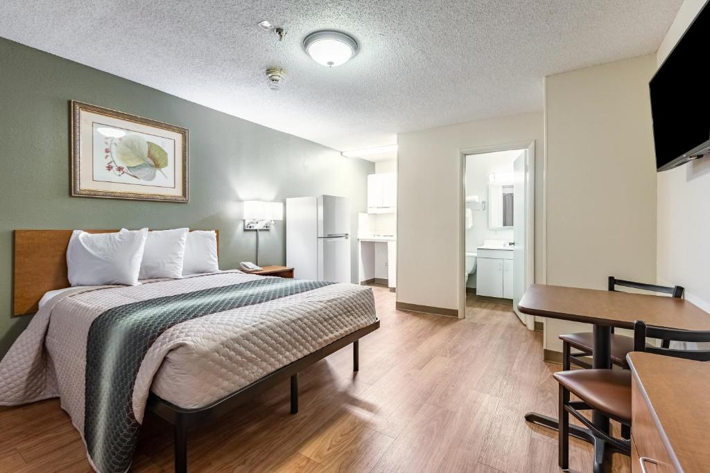 HomeTowne Studios by Red Roof Atlanta NE – Norcross South image 17