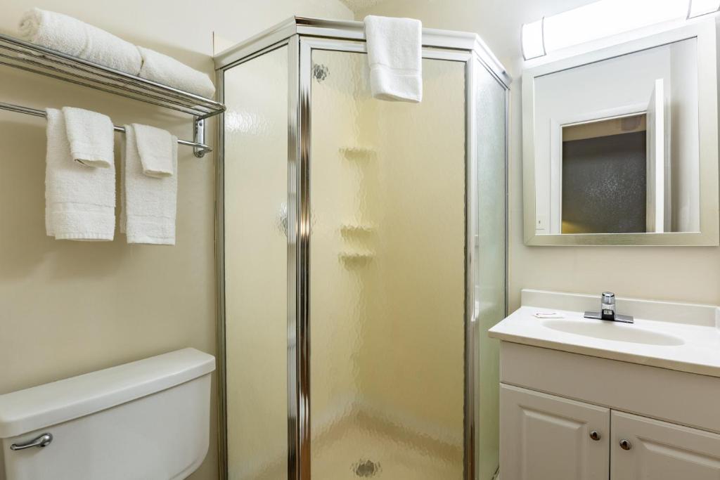 HomeTowne Studios by Red Roof Atlanta NE – Norcross South image 22